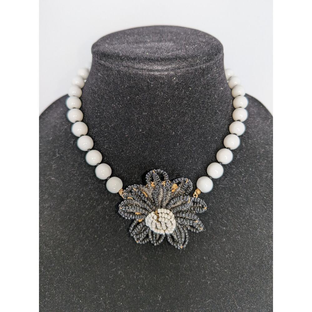 Miriam Haskell White & Black Bead Large Statement Acrylic Flower Necklace 17" - Picture 2 of 6